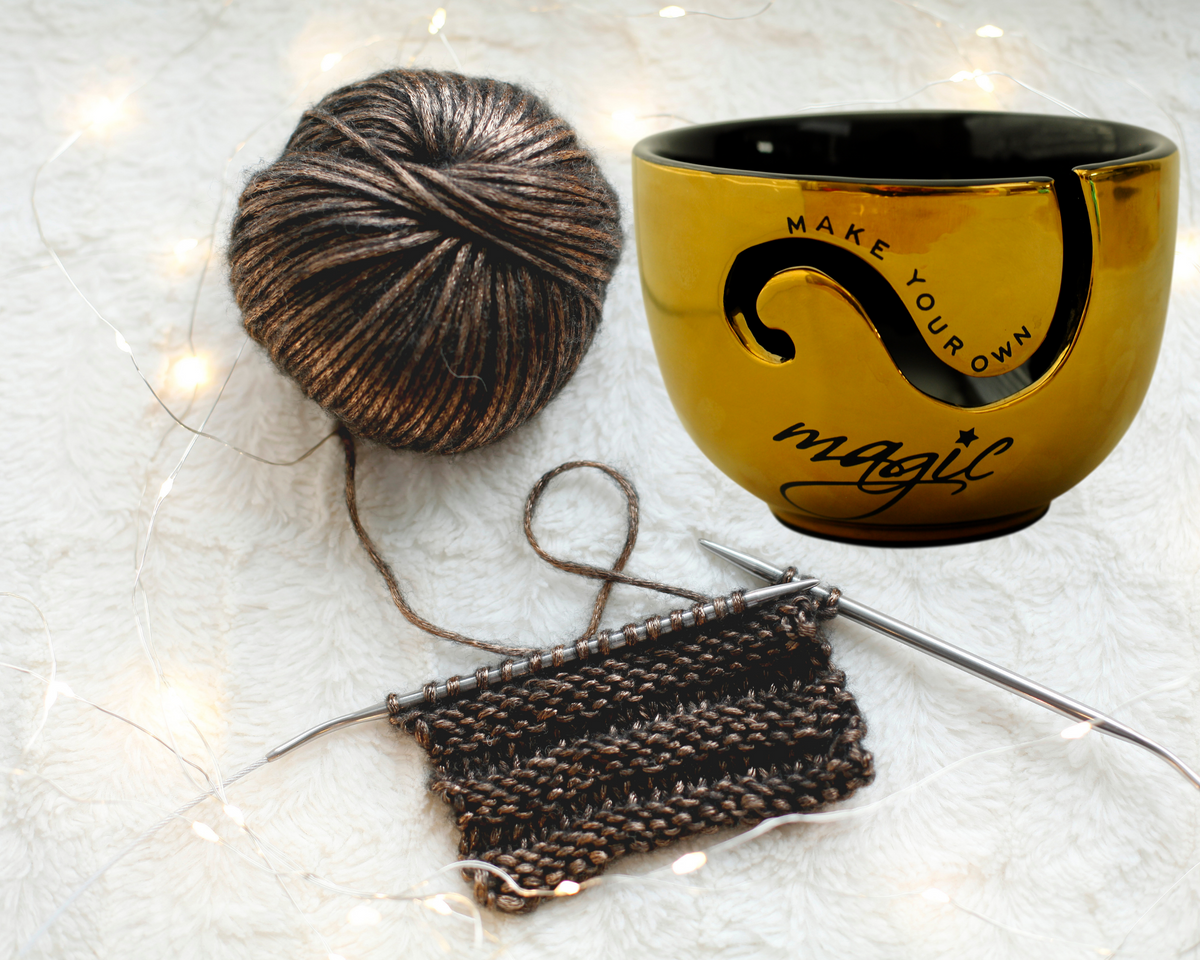 MyGift Cream Ceramic Tangle-Free Yarn Ball Bowl, Rustic Handcrafted  Knitting Crochet Bowl with Cut Out Swirl